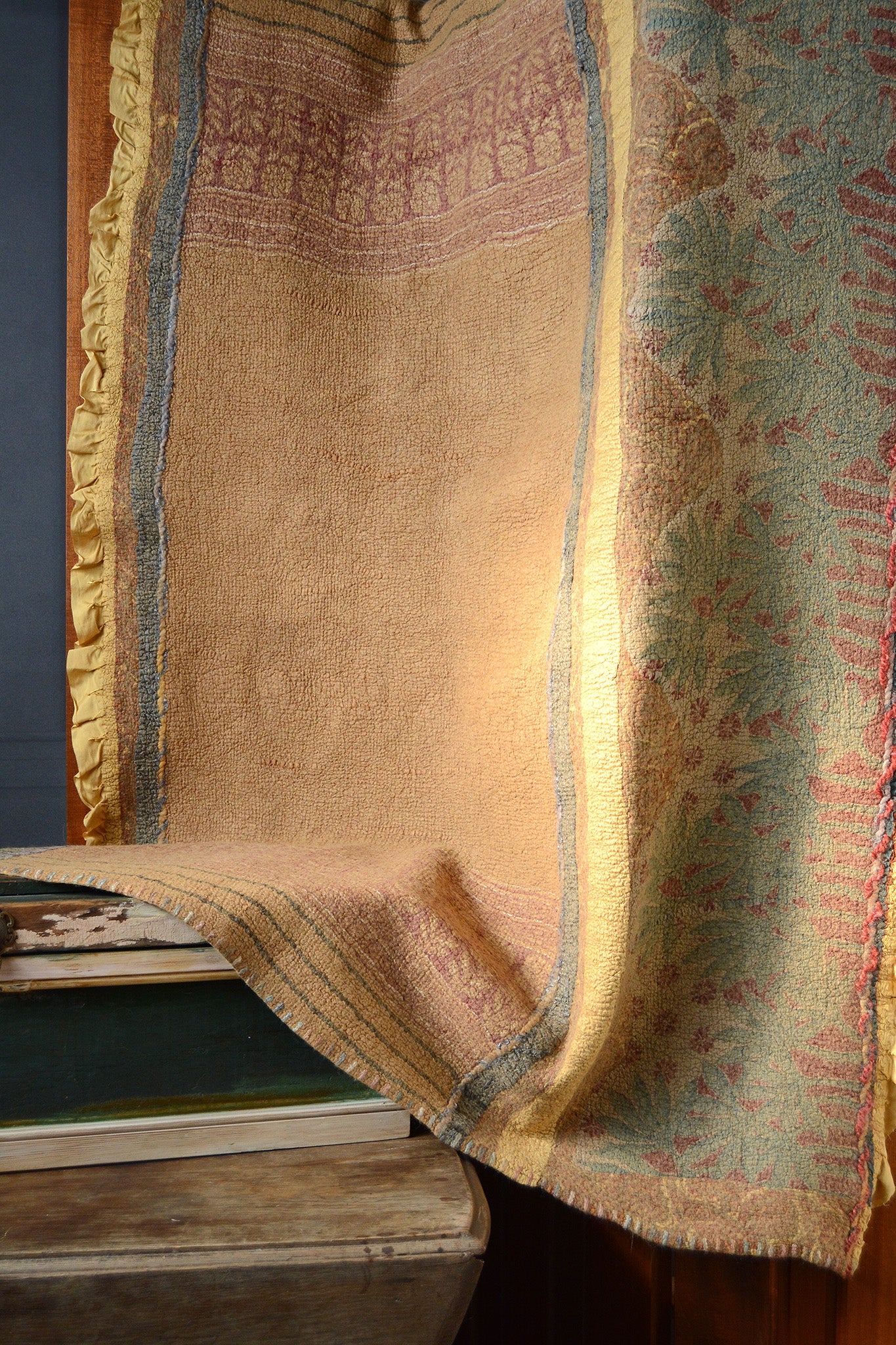 Dorata: Throw