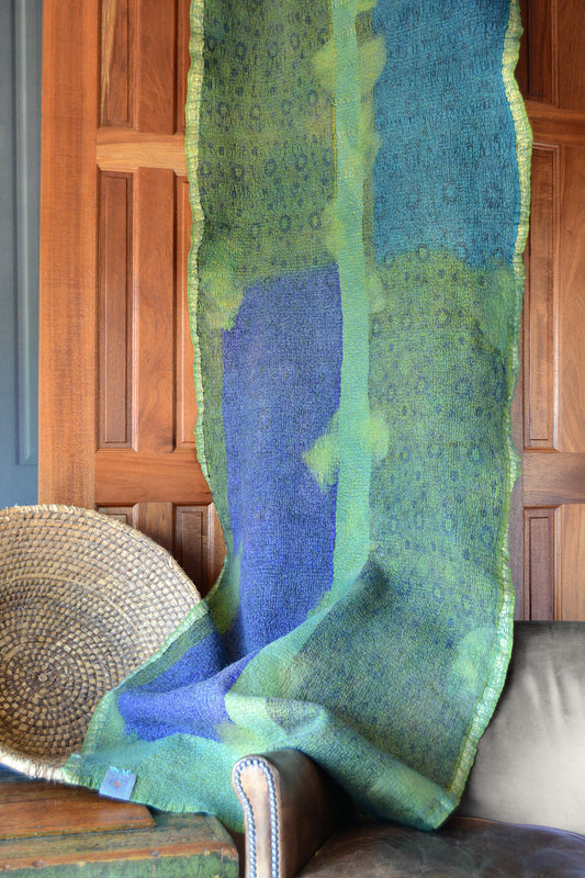Isle: Bed Runner